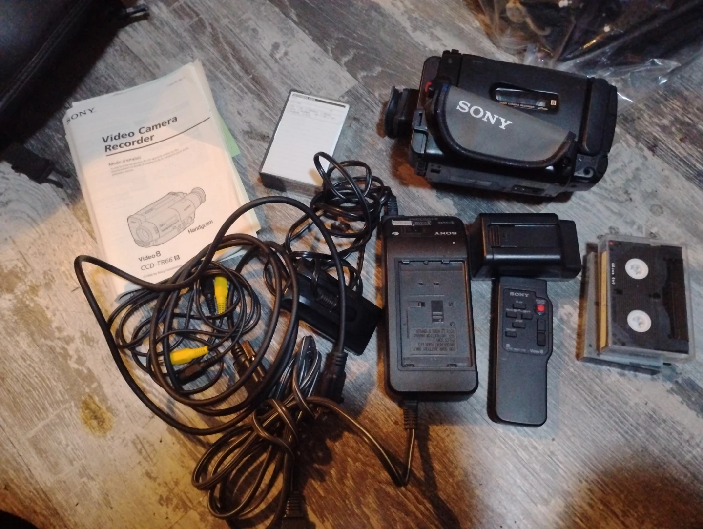 Sony Handycam Video 8 CCD-TR566 Camcorder with Bag & Accessories - photo 4