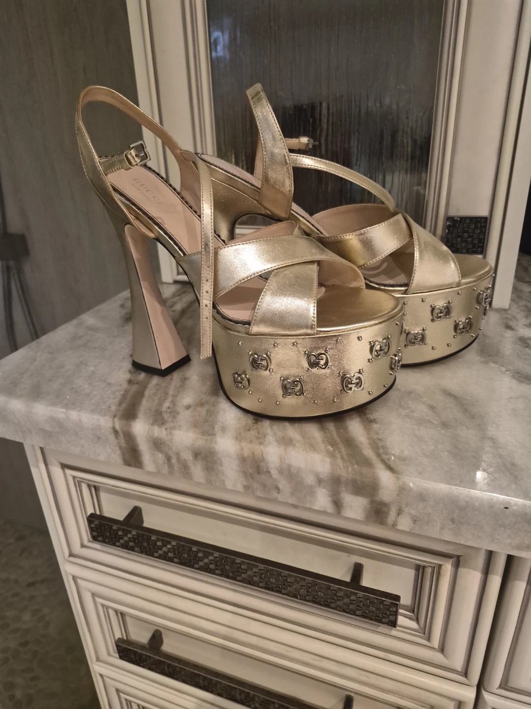 Brand new Gold Gucci platform heels.  Size 8.5 - photo 2