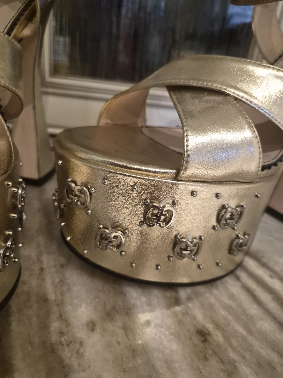 Brand new Gold Gucci platform heels.  Size 8.5 - photo 5