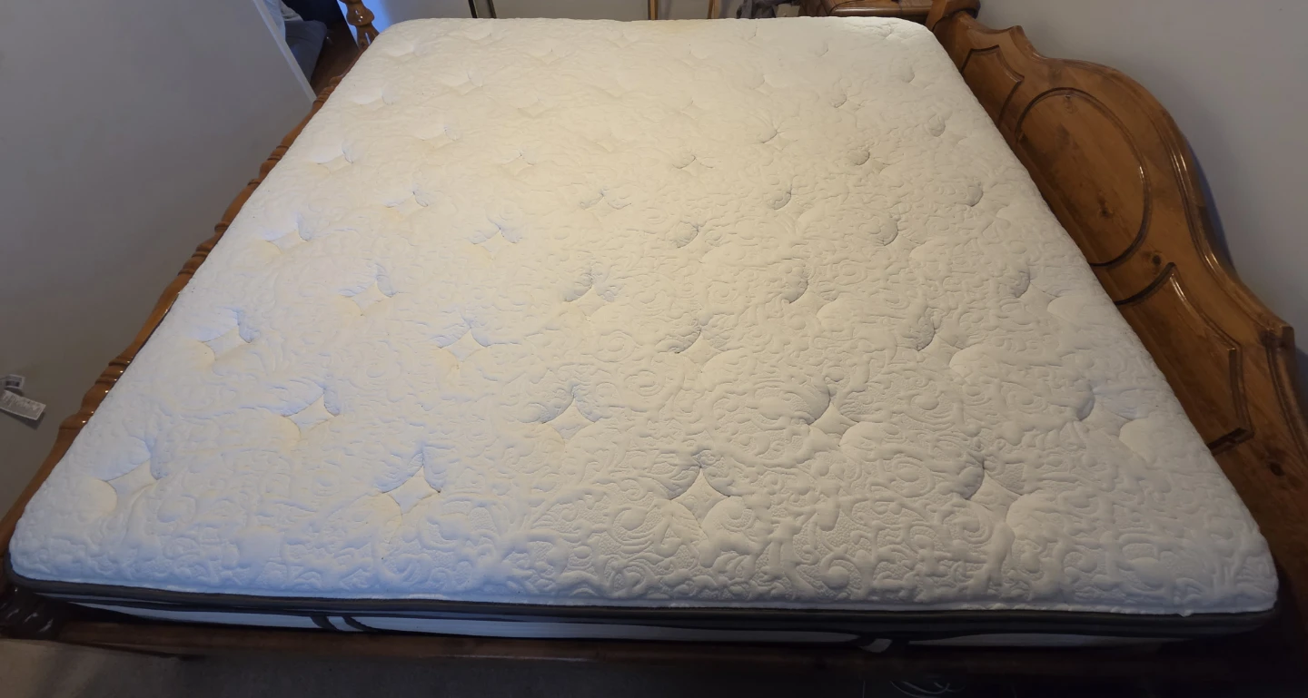 Excellent Used & Very Clean King Size Mattress - Wayfair Sleep