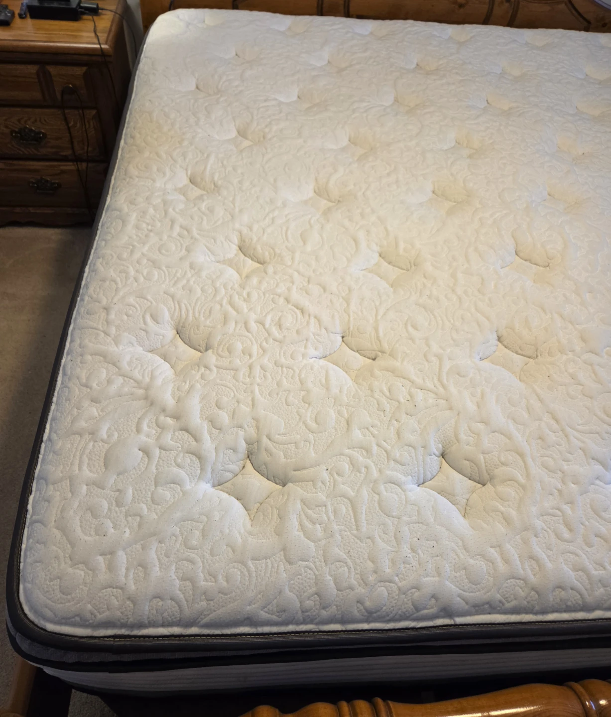 Excellent Used & Very Clean King Size Mattress - Wayfair Sleep - photo 4