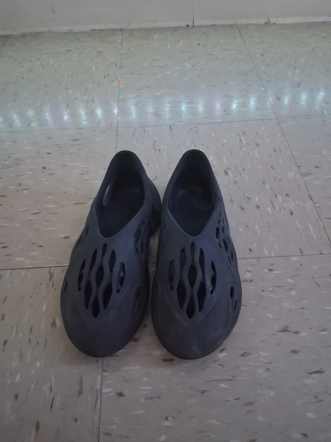 Black Foam Runner Shoes, Size 7 - photo 4