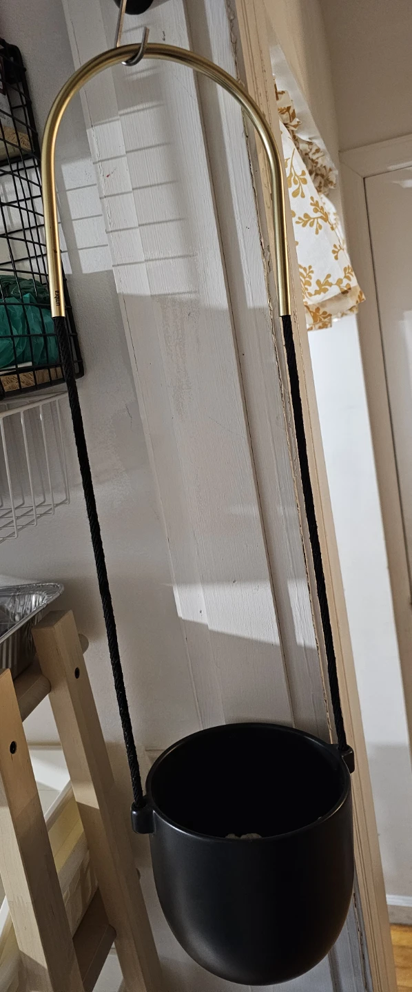 Hanging planter pot