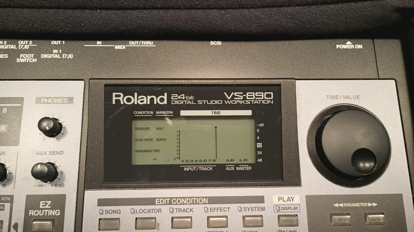 Roland VS-890 24-bit Digital Studio Workstation with Case - photo 4