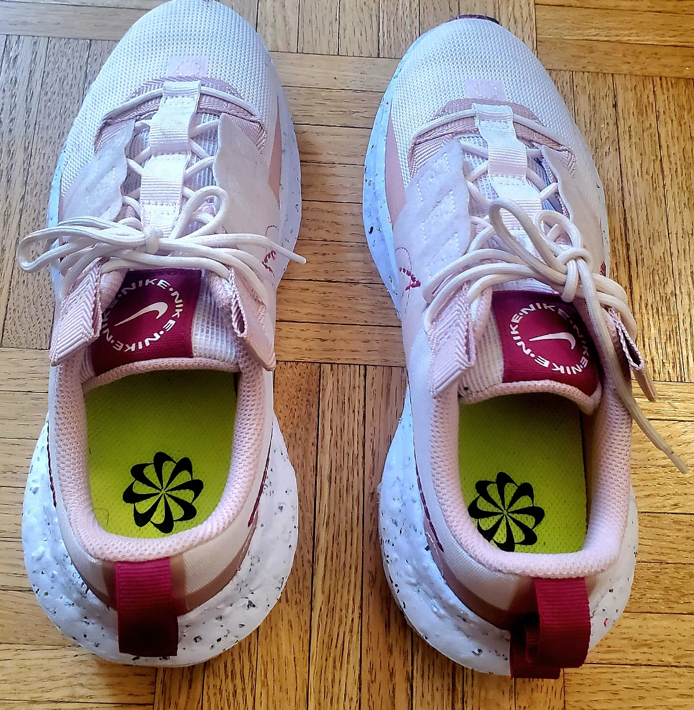 Nike Women's Pink Speckled Sole Running Shoes - photo 3