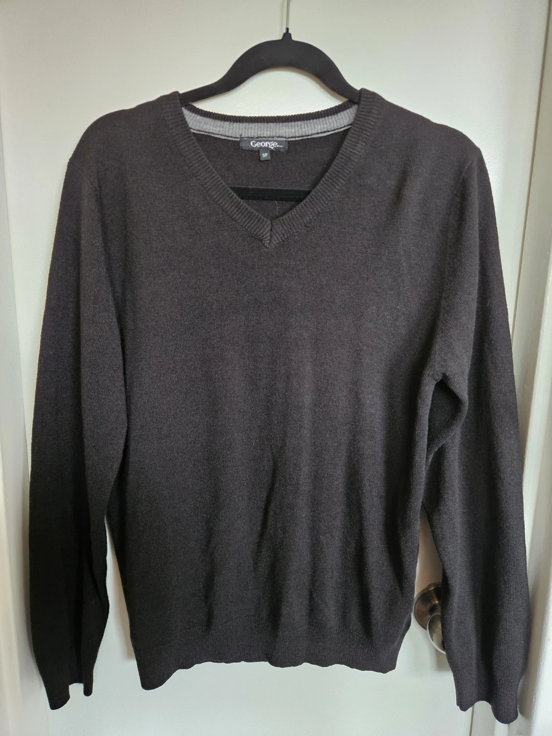 George Men's V-Neck Sweater Black Size Small