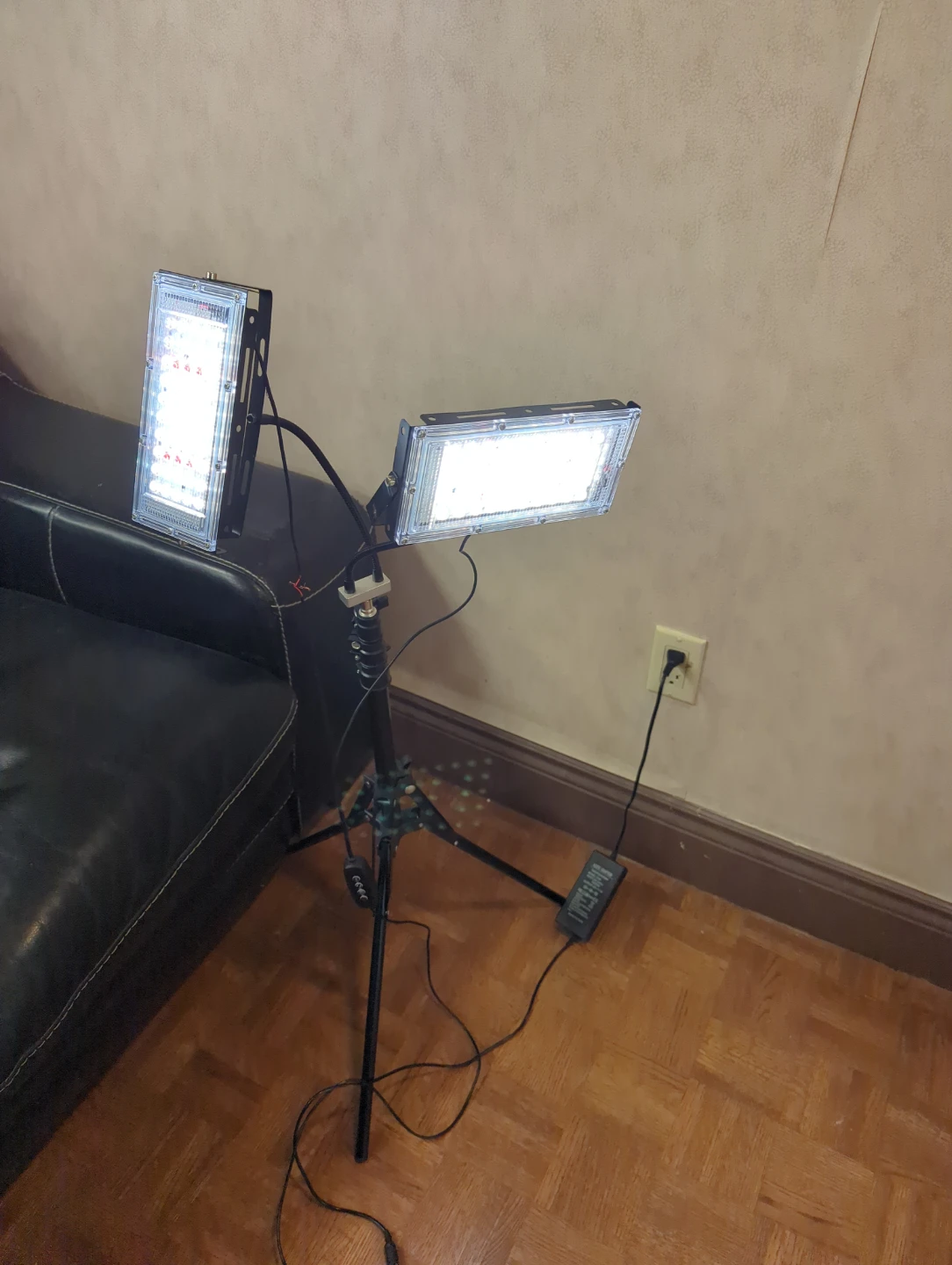 LED Twin Head Work Light with Tripod Stand - photo 2