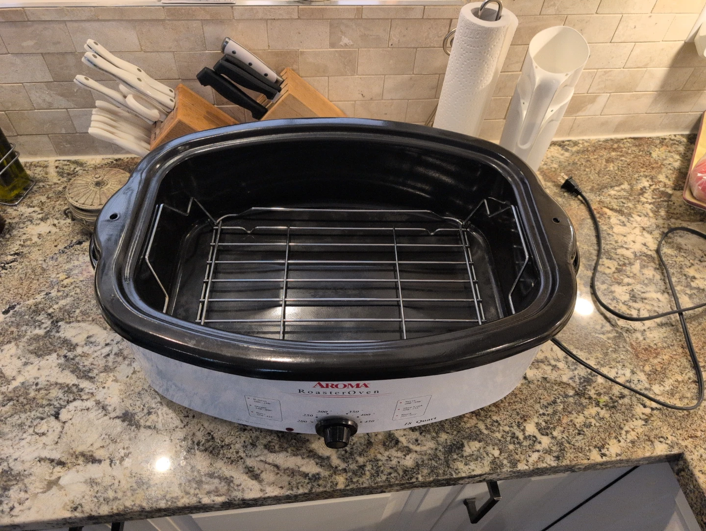 Aroma 18 Quart Roaster Oven with Rack - photo 2