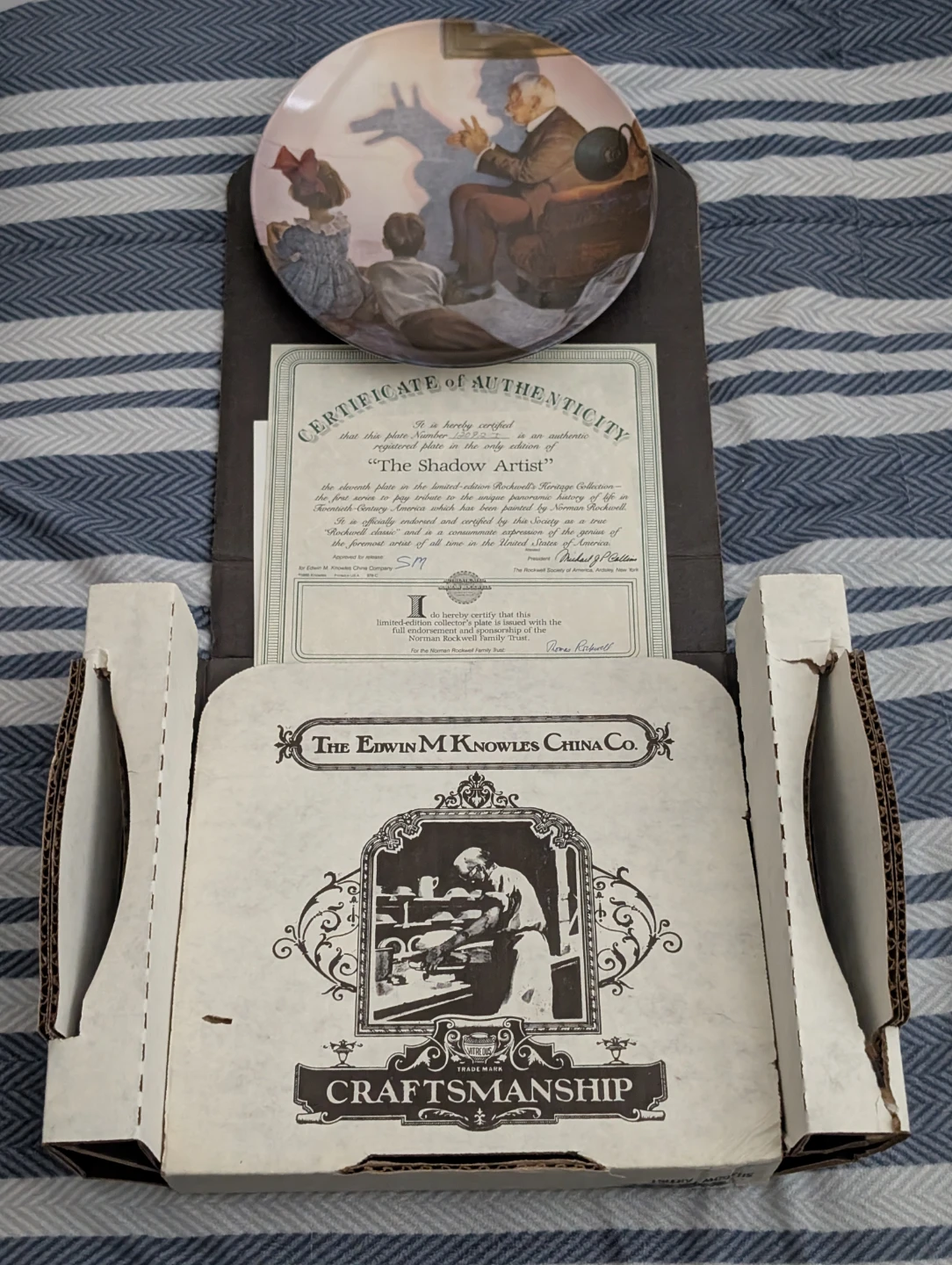The Edwin M. Knowles "The Shadow Artist" Collector Plate - photo 2