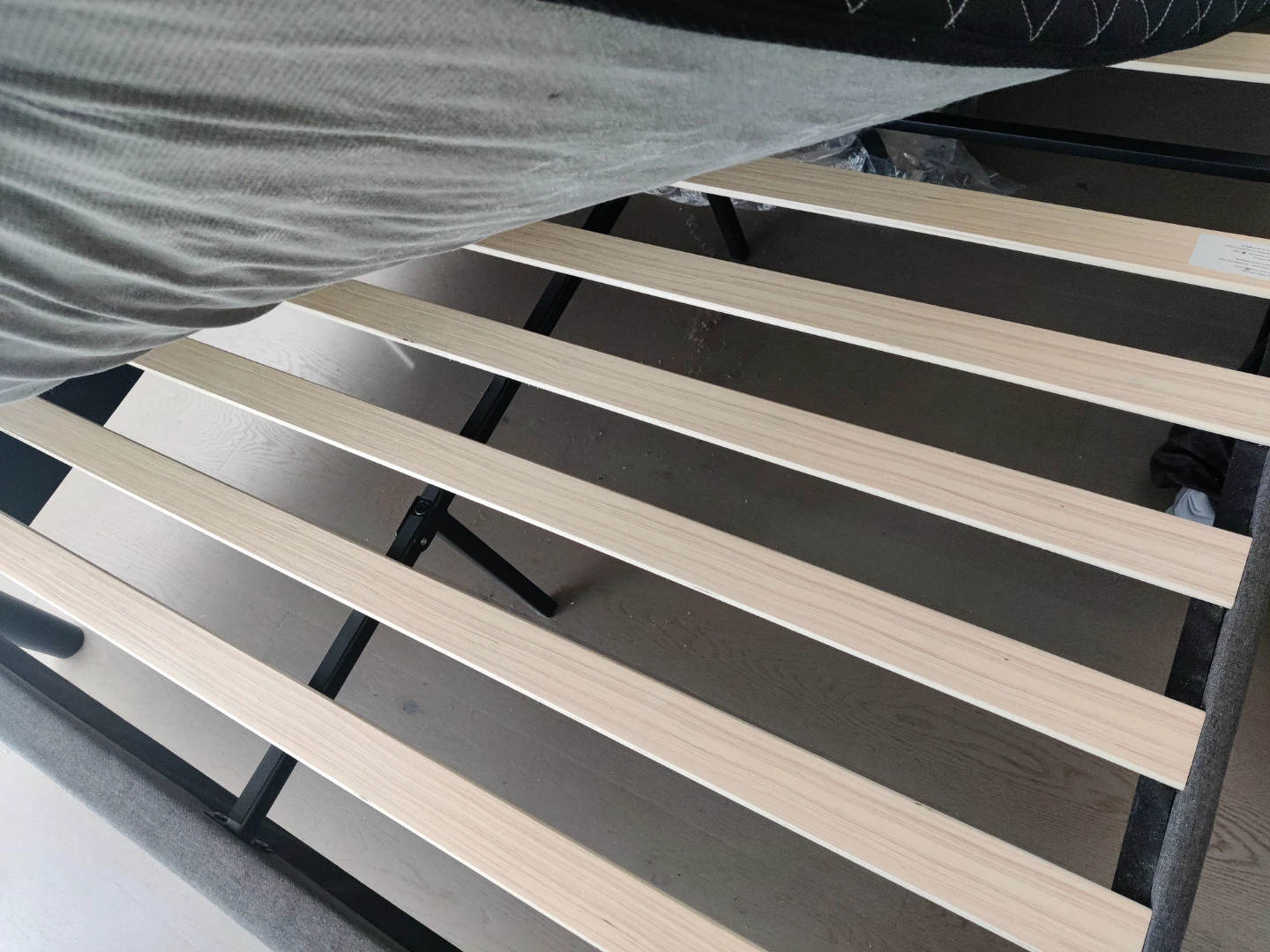 Queen bed frame - photo 3
