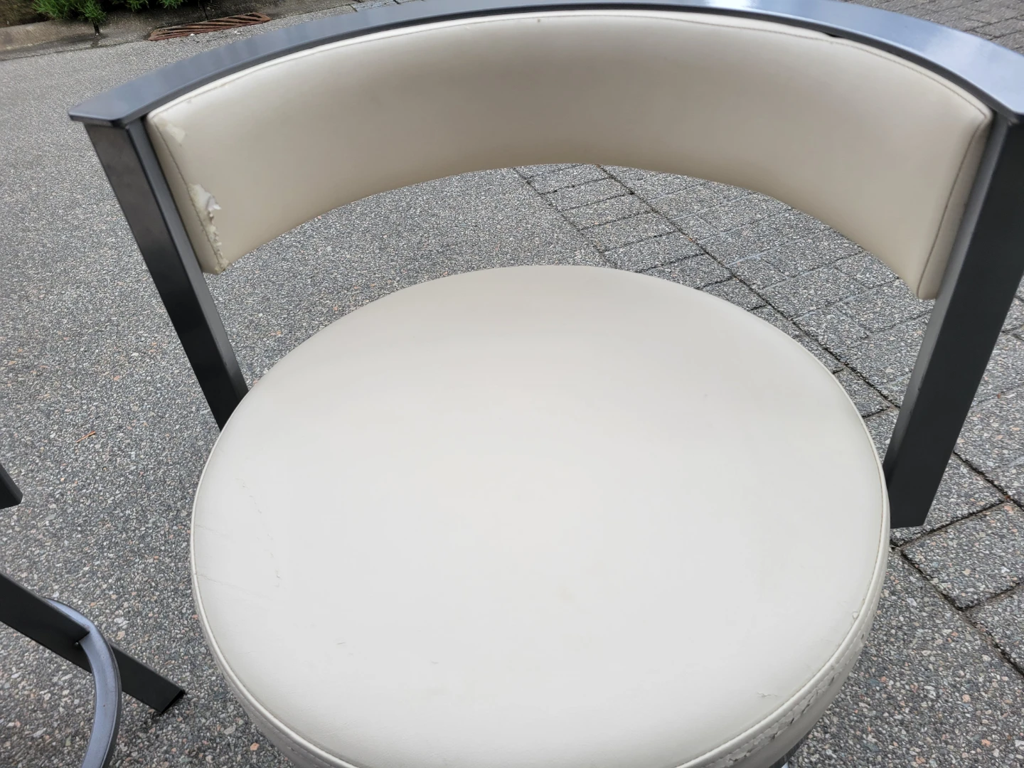 Set of 2 Bar Stools - Cream Faux Leather, Swivel. - photo 4