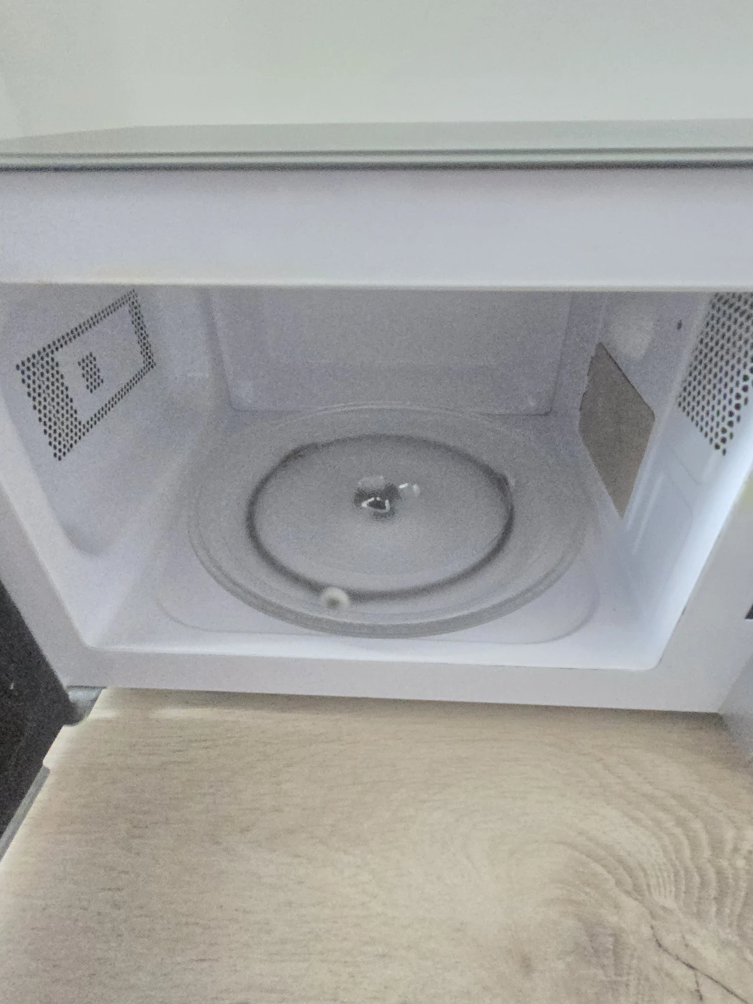 Hamilton Beach Microwave - photo 3