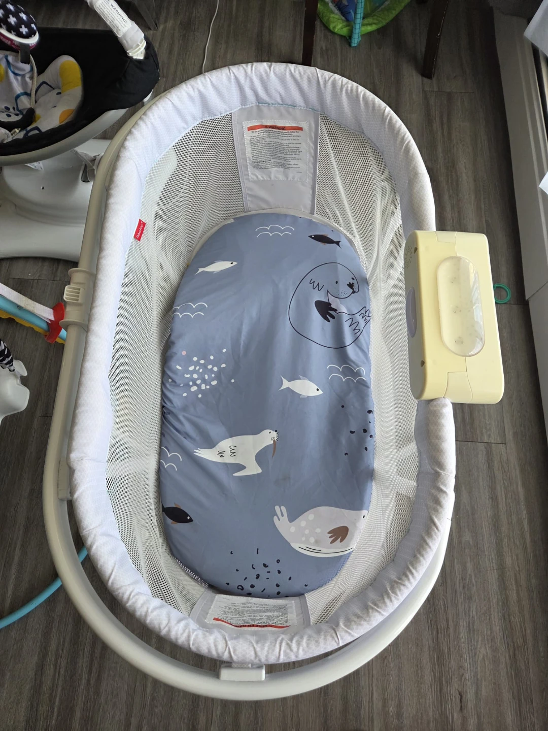 Fisher-Price Soothing Motions Bassinet - photo 4