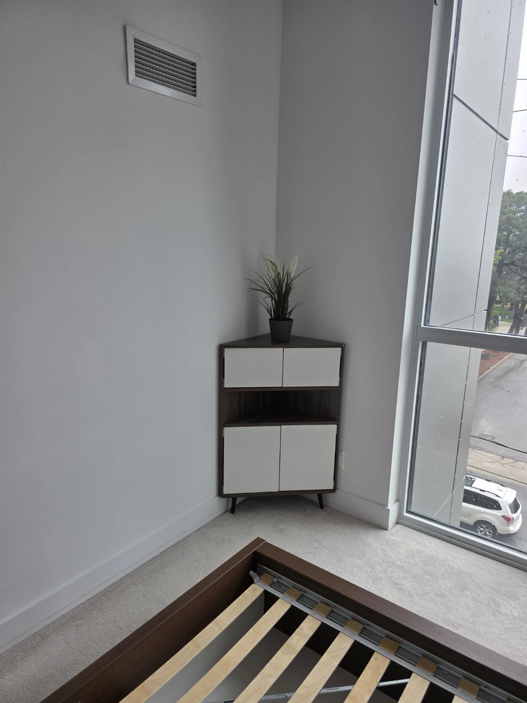 Corner dresser with 4 Doors