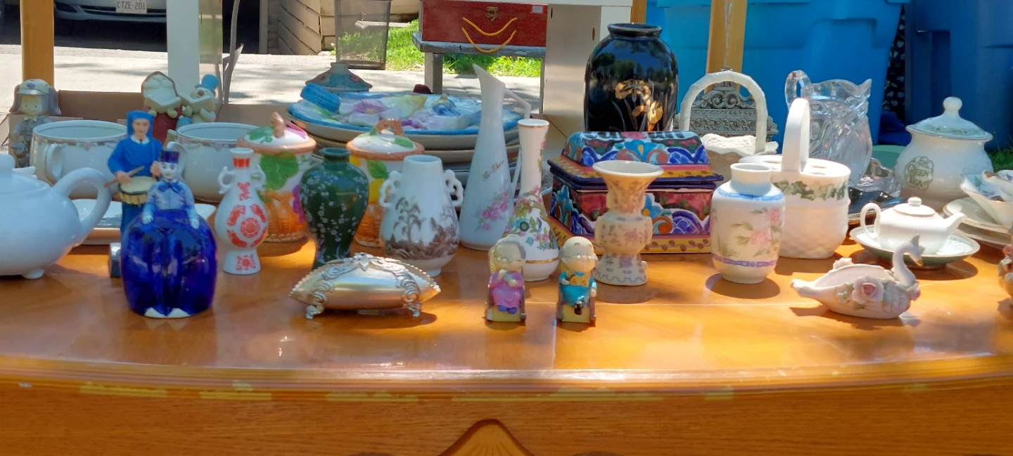 Assorted Decorative Vases and Figurines - photo 2