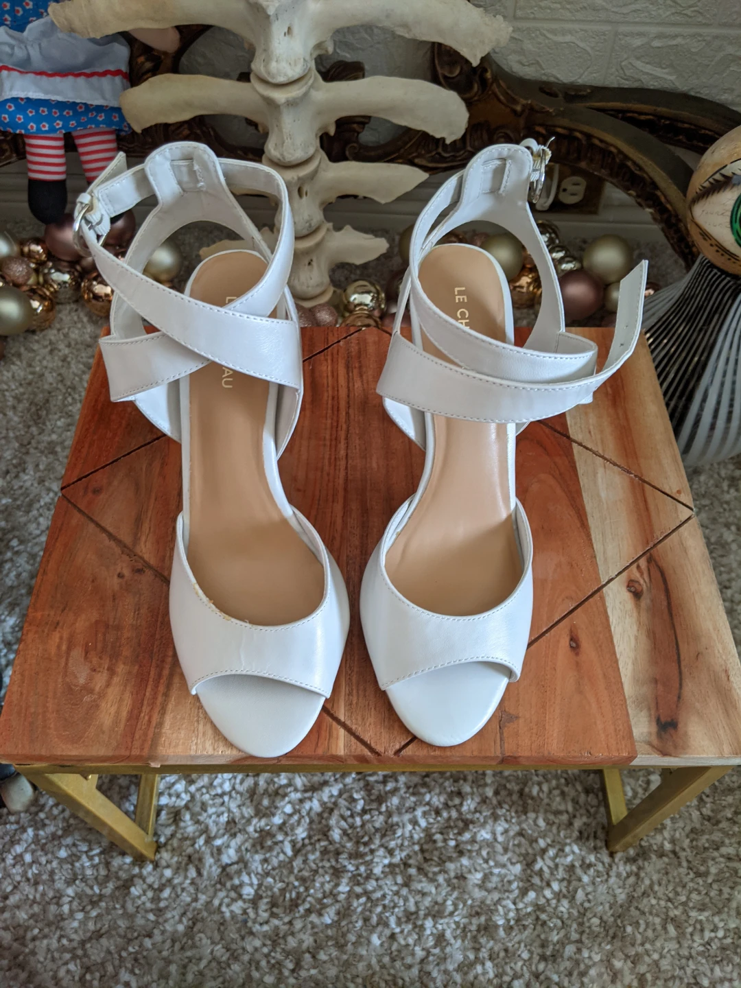 LE CHÂTEAU White Strappy Heels - Size 8 - photo 2