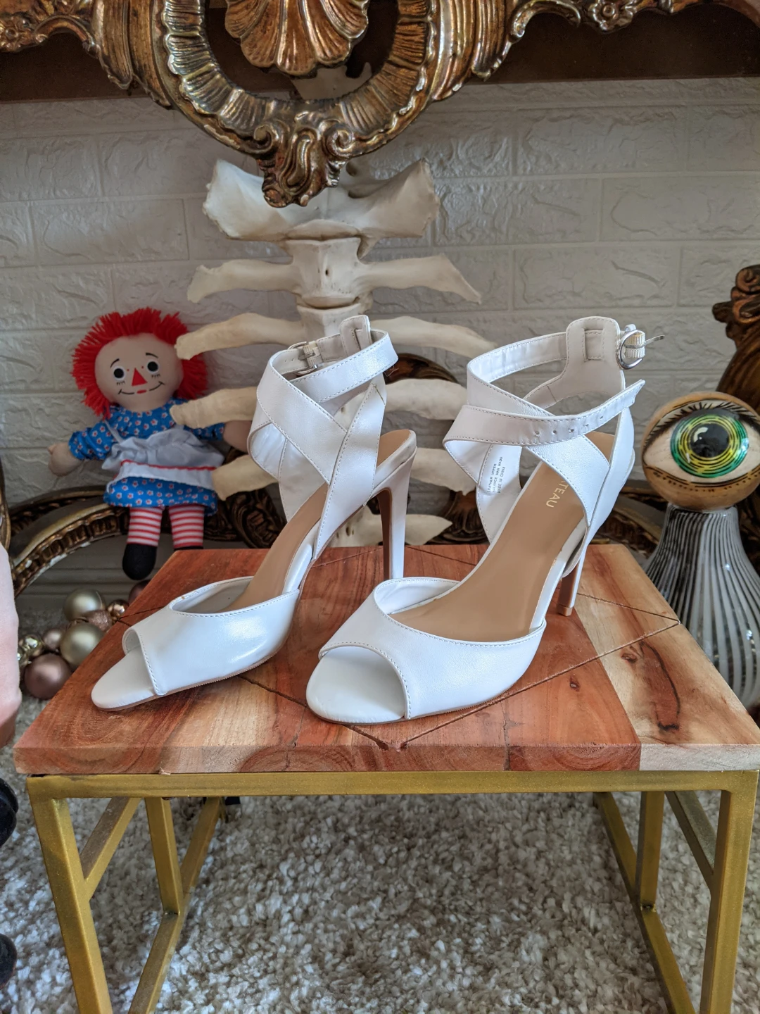 LE CHÂTEAU White Strappy Heels - Size 8 - photo 3