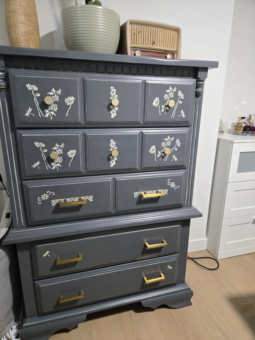 Beautiful Kroehler Tall Boy Canadian made dresser! - photo 2