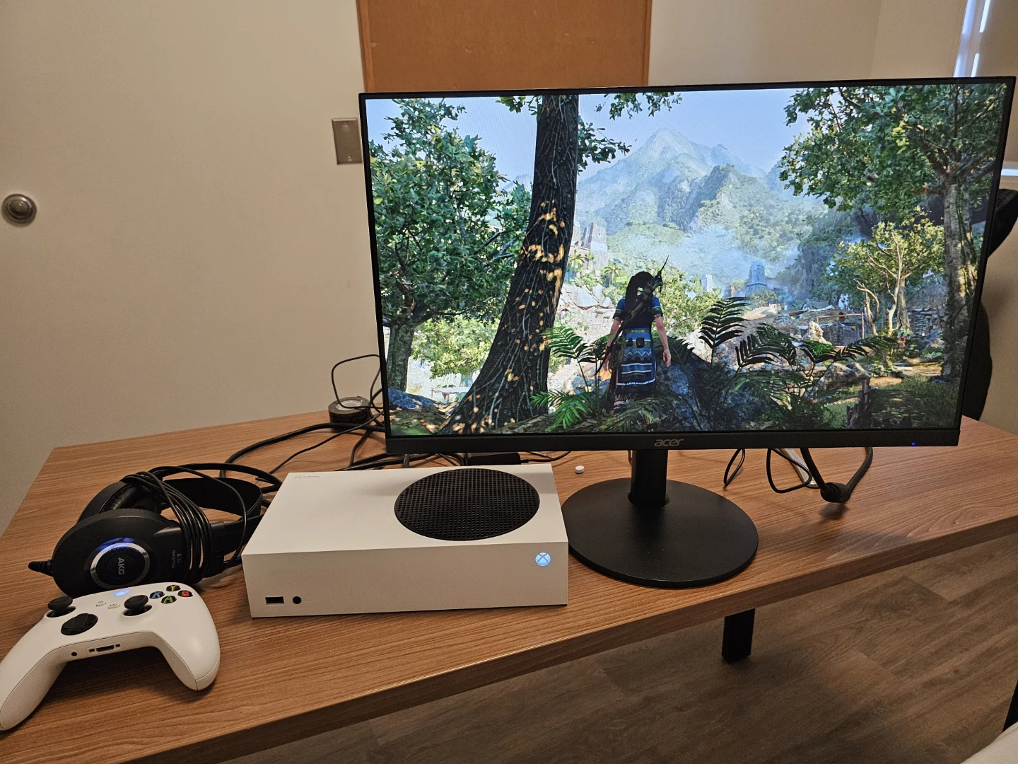 XBOX ONE SERIES S W/ MONITOR