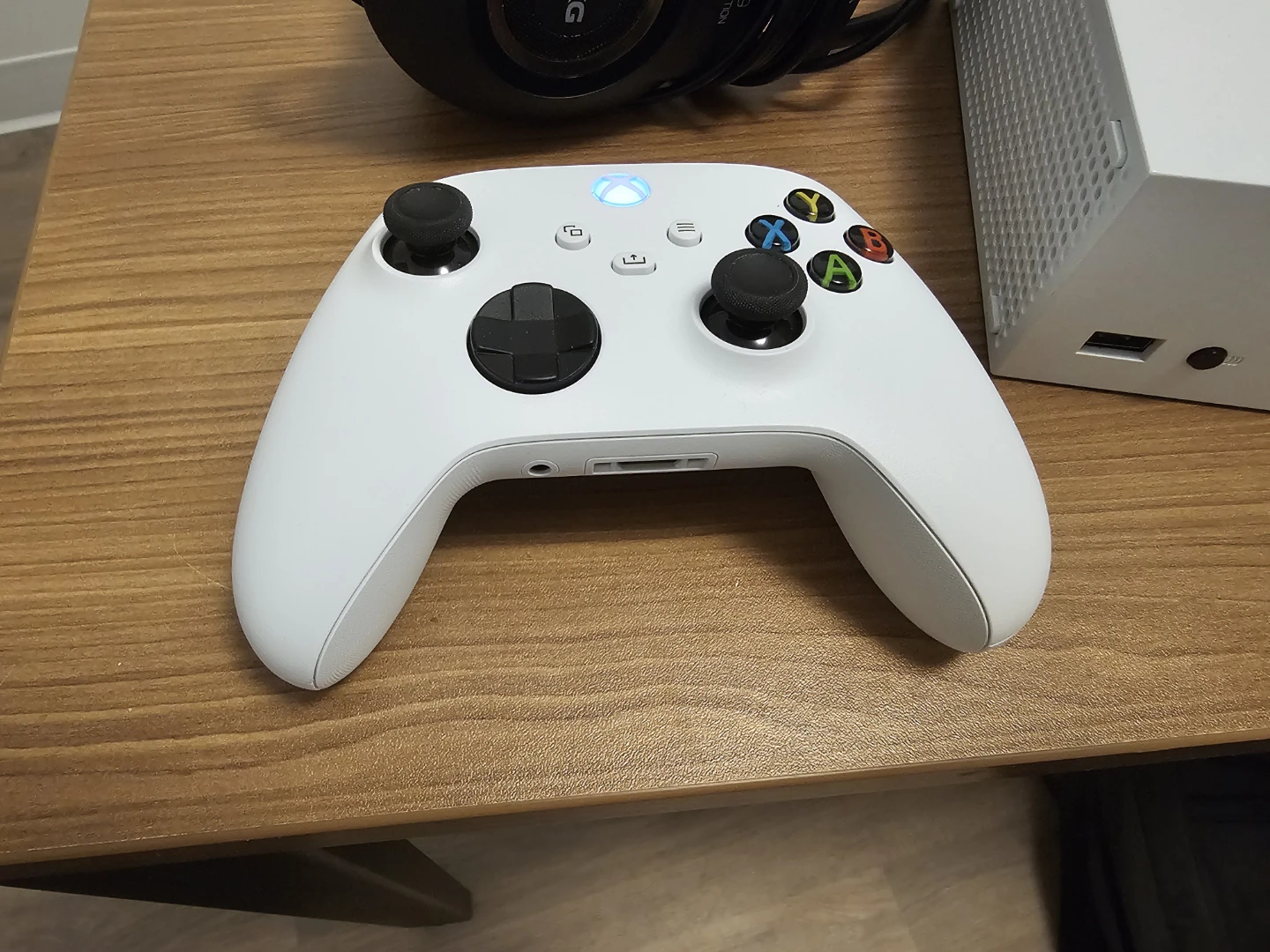 XBOX ONE SERIES S W/ MONITOR - photo 3