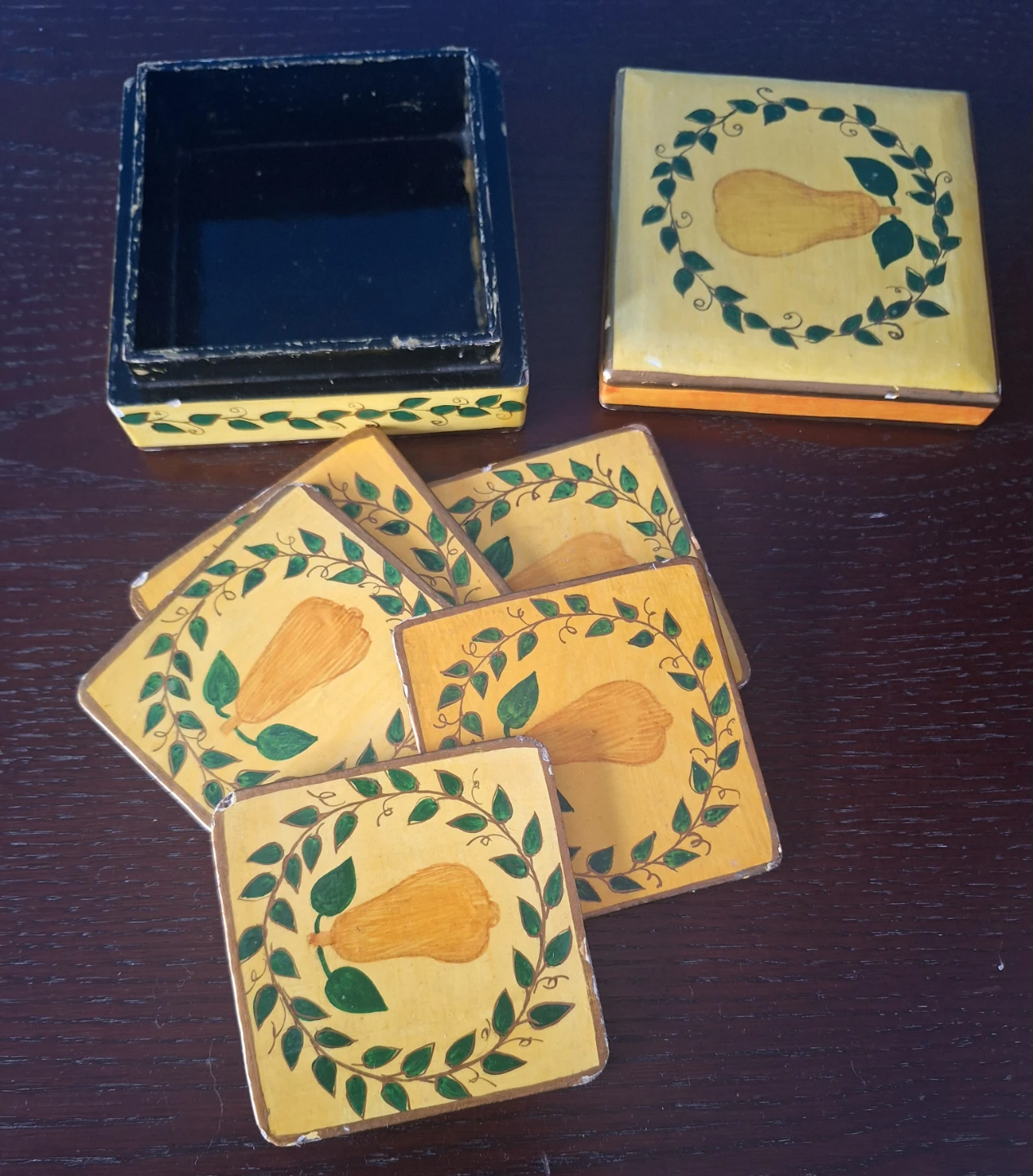 Vintage Wire Fruit Basket with Decorative Pear Coasters Set - photo 3