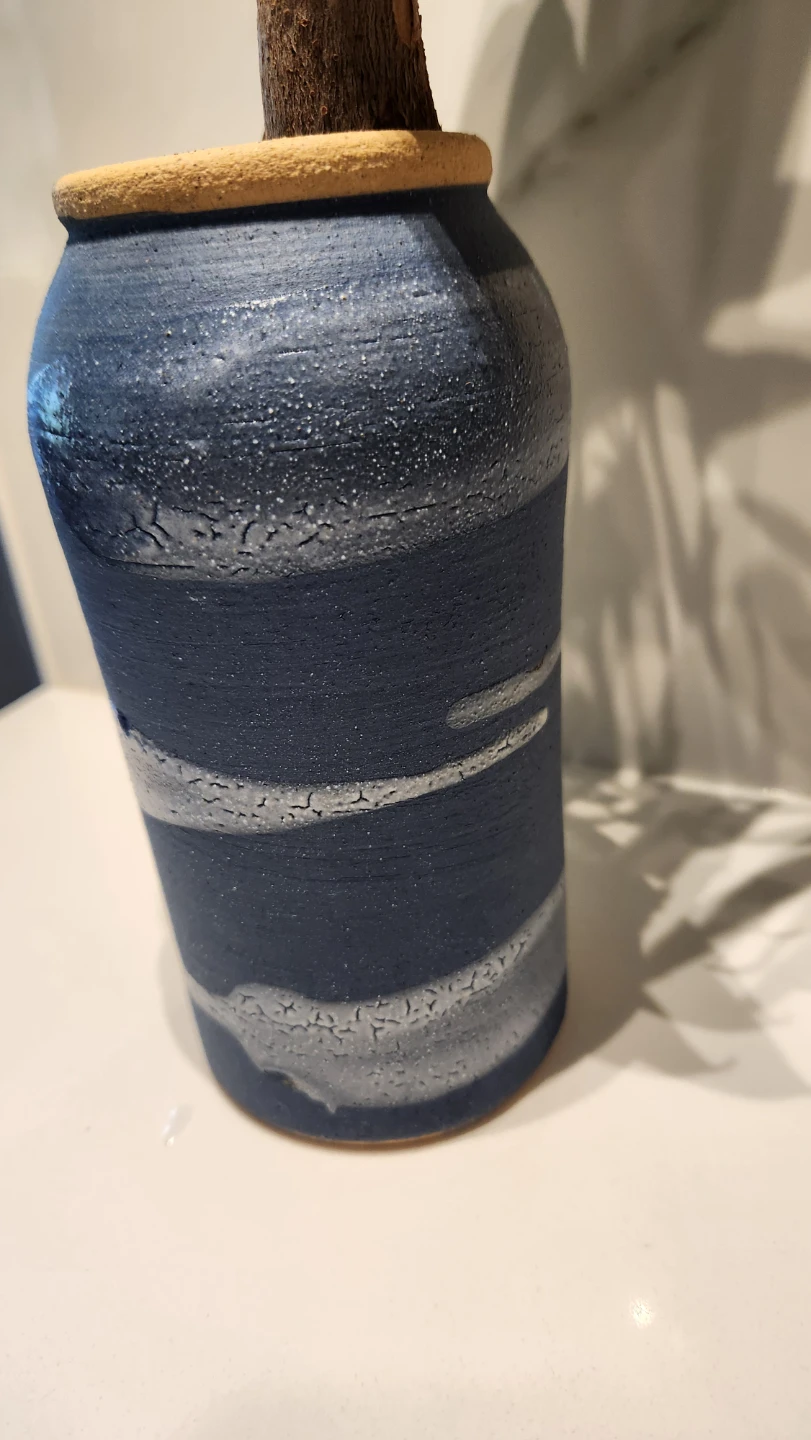 Caribbean blue pottery planter with plant - photo 2