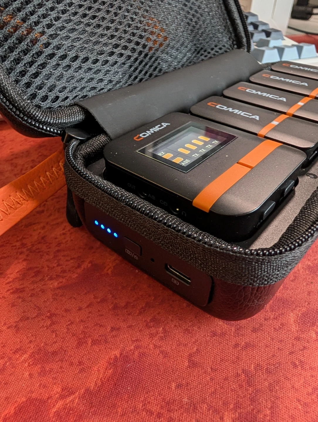 Comica Vimo Q 4-Channel Mini Wireless Microphone System - photo 3