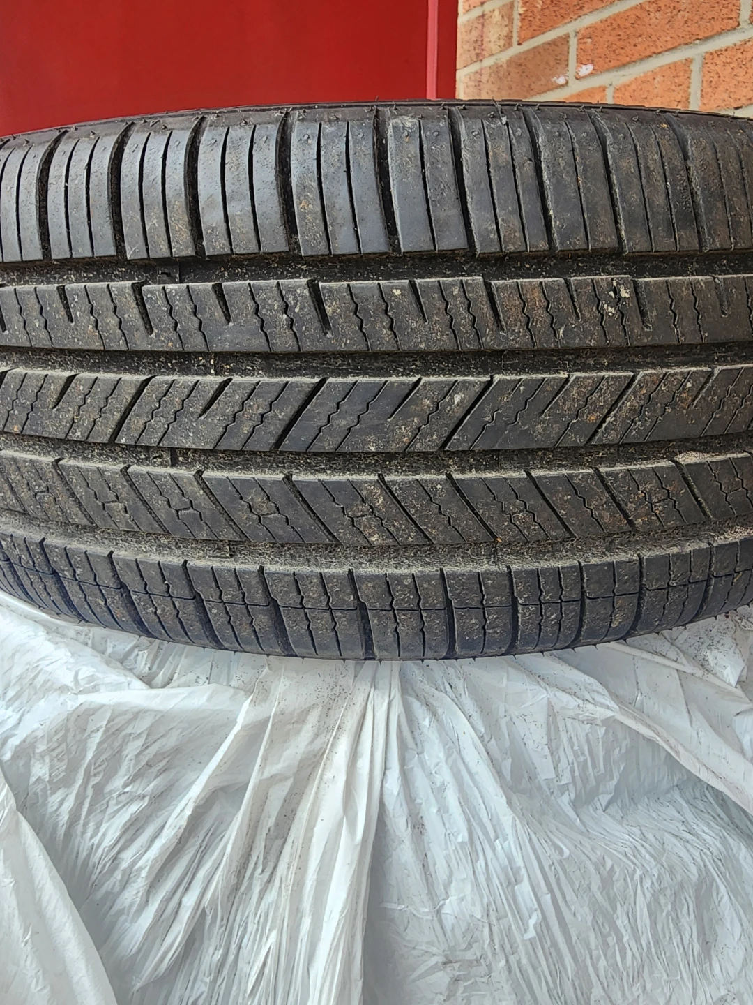 Hyundai Alloy Wheel with Motomaster Tire 215/45R17 - photo 2