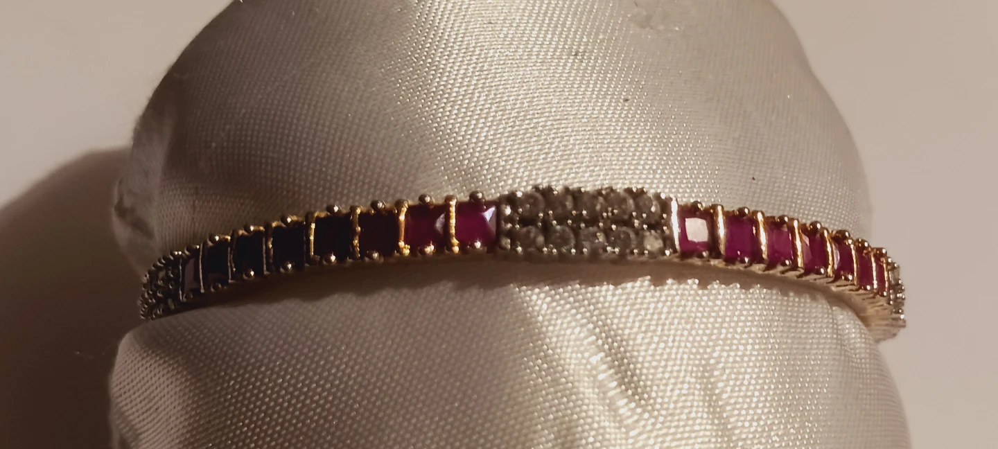 New !! Gold Tone Bangle Bracelet with Pink and Clear Stones - photo 3
