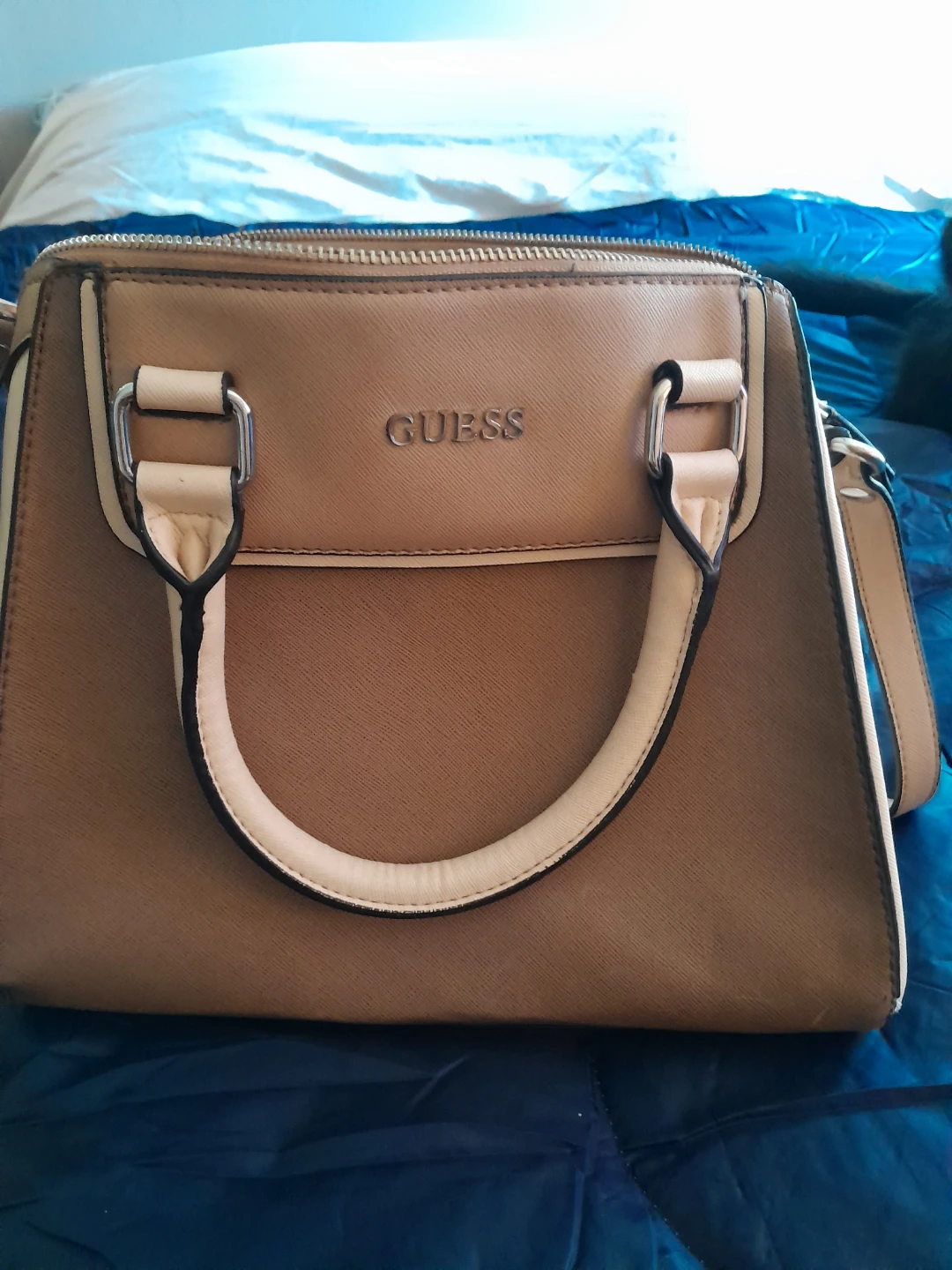 GUESS Tan and Cream Satchel Handbag - photo 2