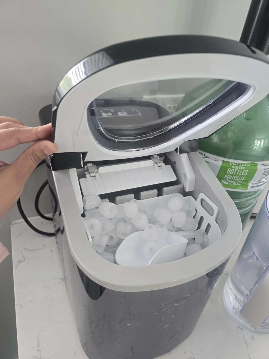 Frigidaire Portable Ice Maker - photo 2