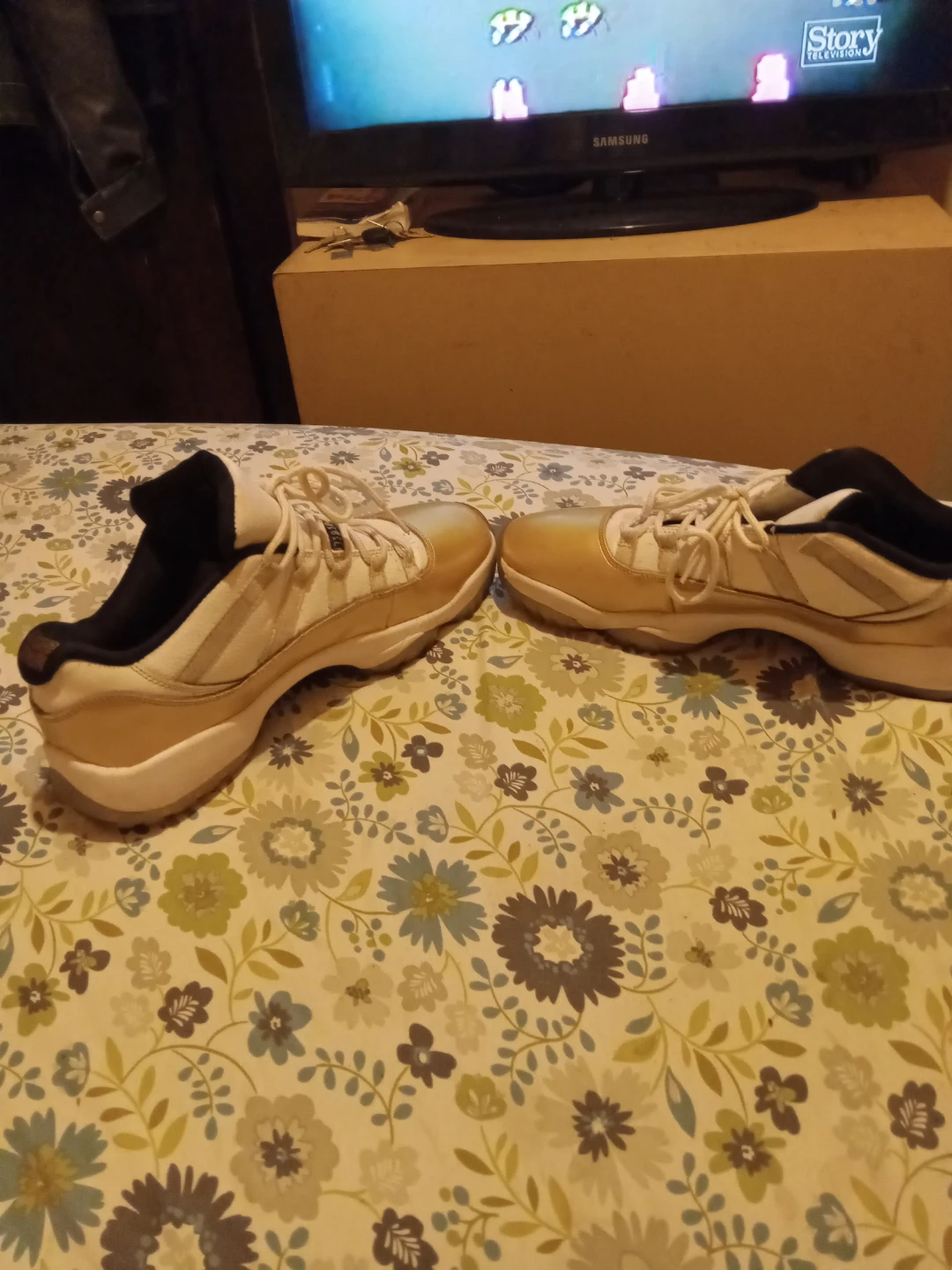 Air Jordan 11 Retro Low Gold - photo 3