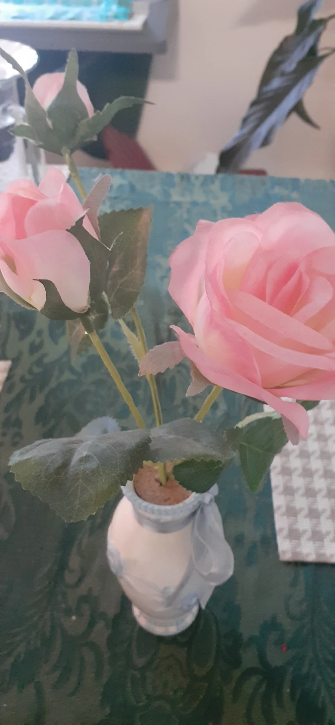 Pink artificial rose in small decorative vase - photo 3