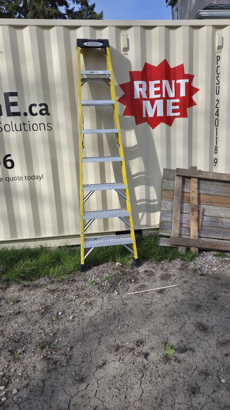 Werner 8' Fiberglass Step Ladder