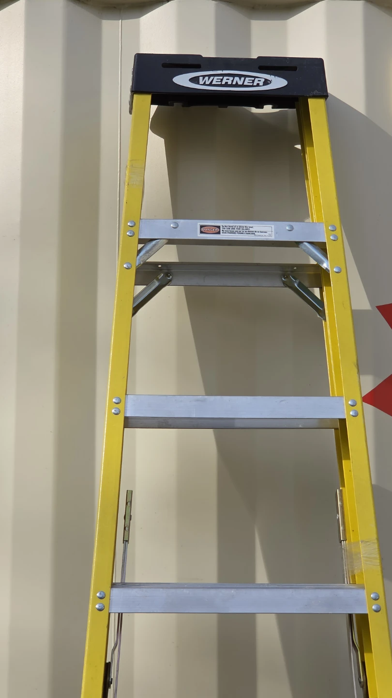 Werner 8' Fiberglass Step Ladder - photo 3