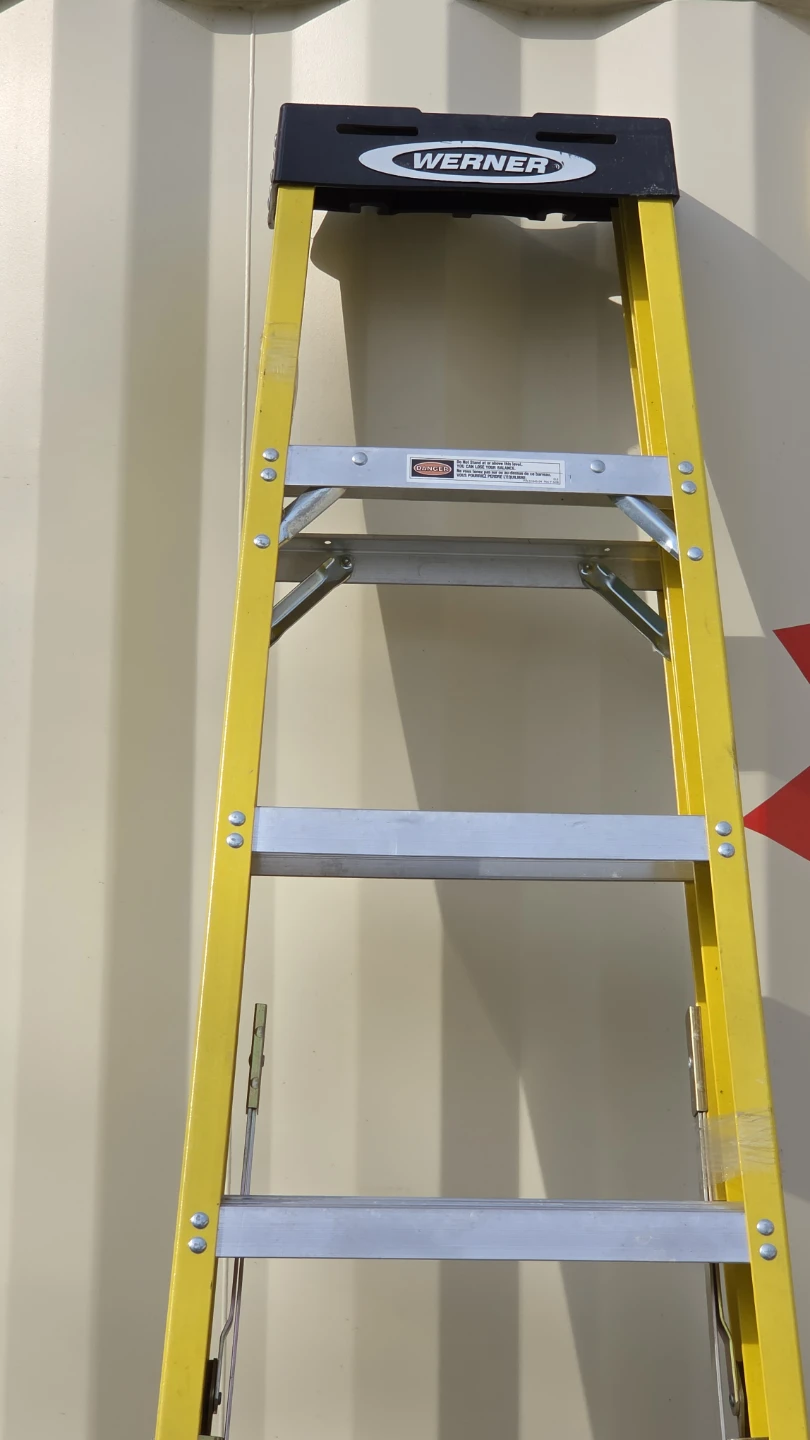 Werner 8' Fiberglass Step Ladder - photo 5