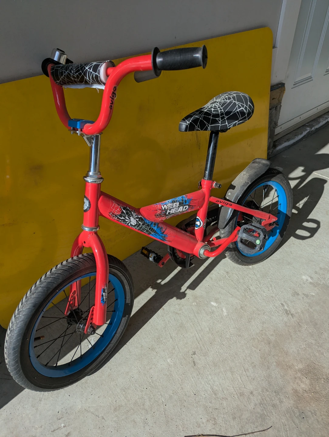 Avigo Web Head Kids Bicycle spiderman with a helmet 13.5 wheel