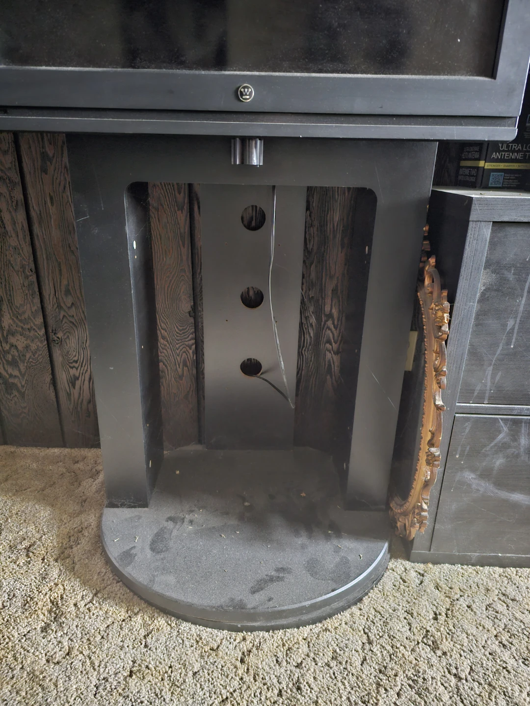 32" lcd older tv stand roku - photo 2