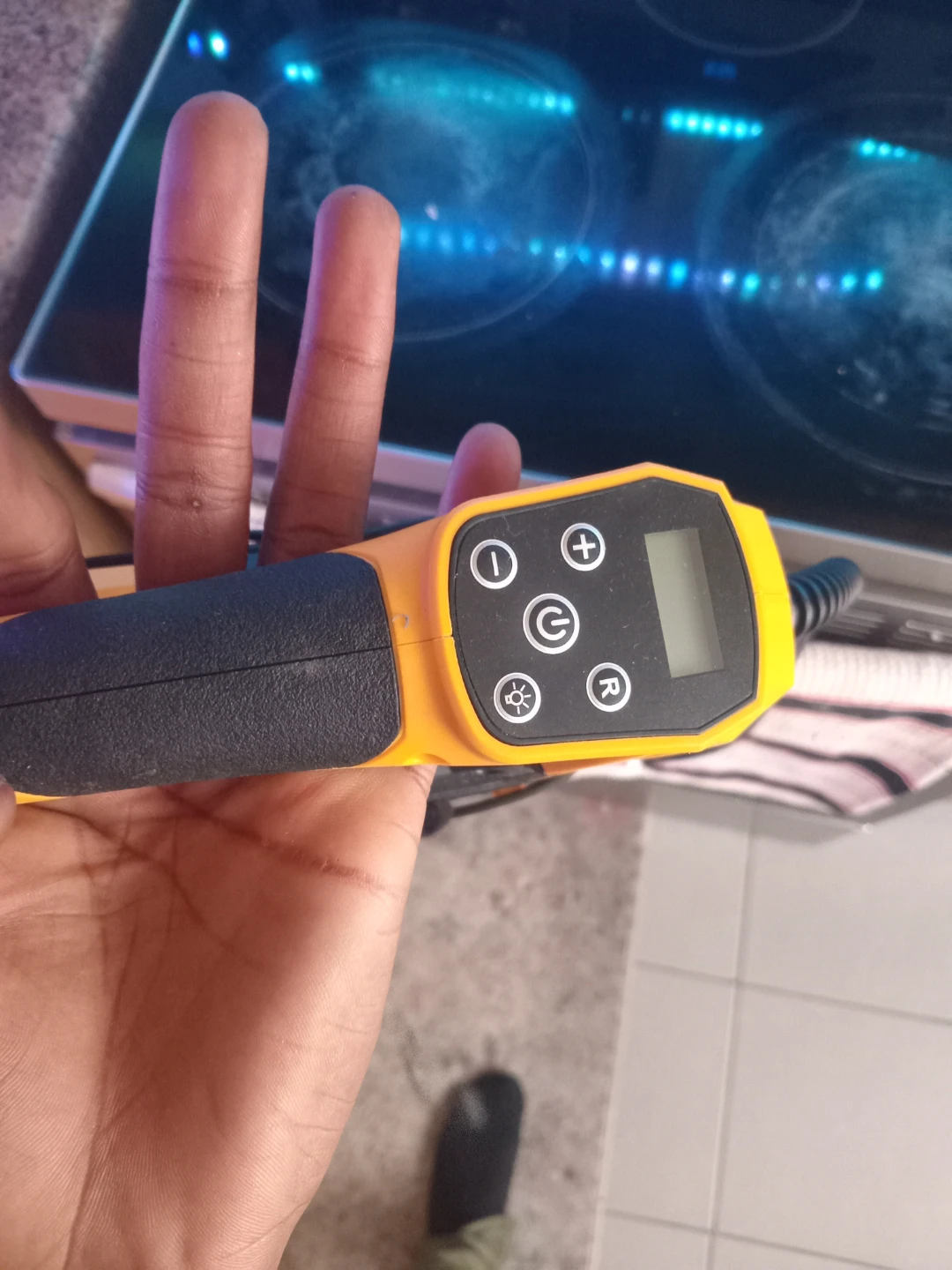 Corded tire inflator - photo 4