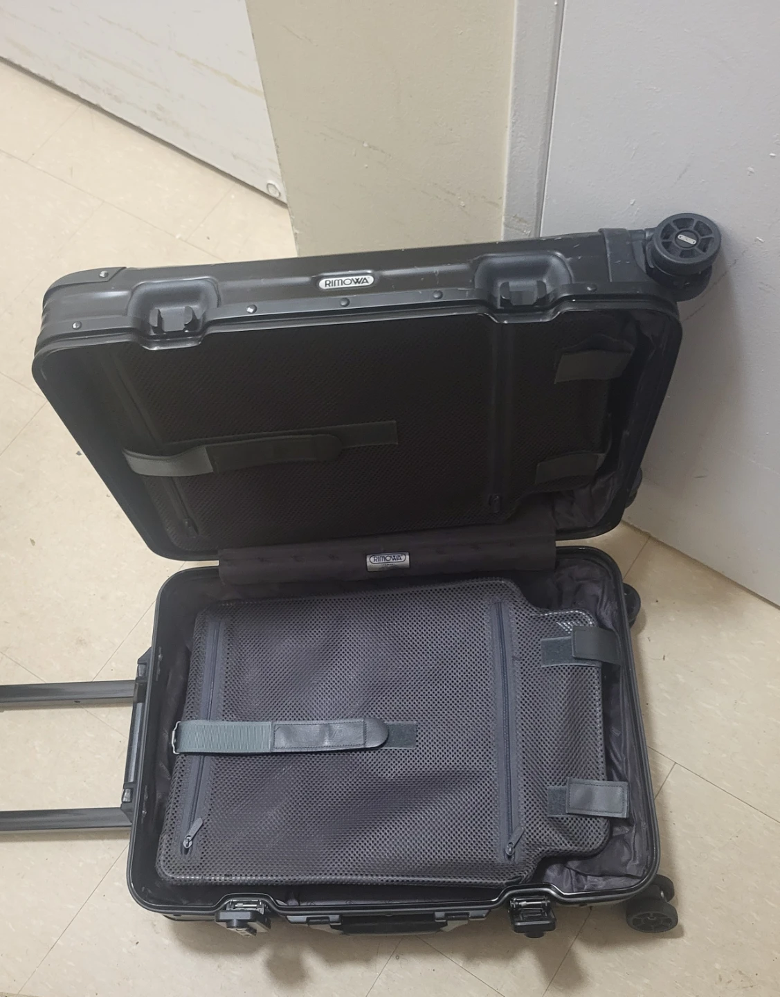 RIMOWA Carry-On Suitcase - photo 3