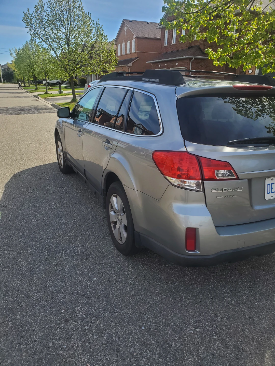 Silver Subaru Outback - photo 4