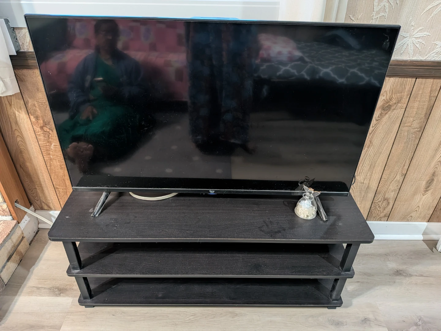 Amazon 42 inch Fire TV with Black TV stand - photo 2