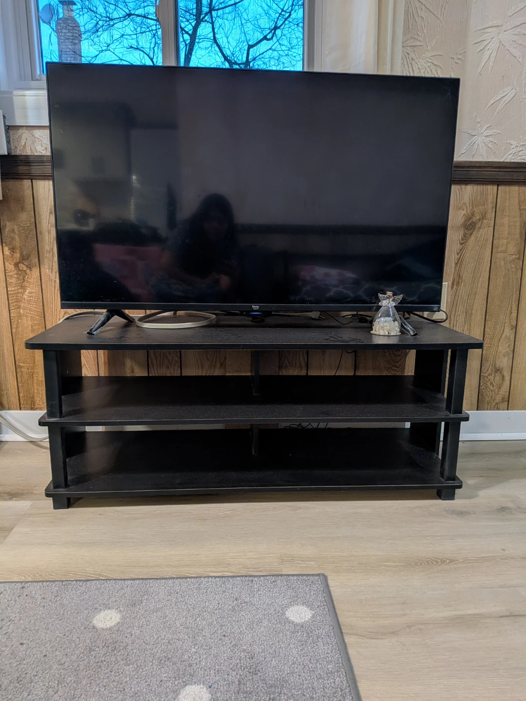 Amazon 42 inch Fire TV with Black TV stand - photo 3