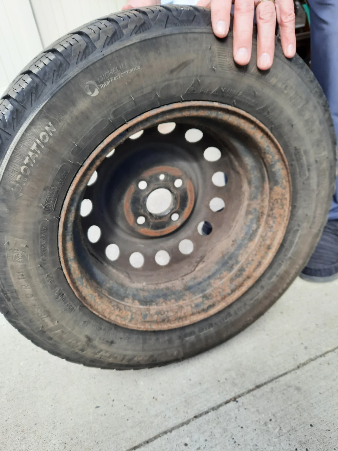 Michelin X-Ice Snow Winter Tire on Rim - 185/70 R 14 - photo 4