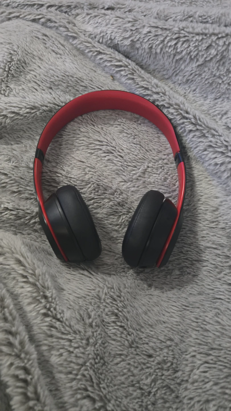 Beats Solo3 dr dreWireless Headphones - Red/Black