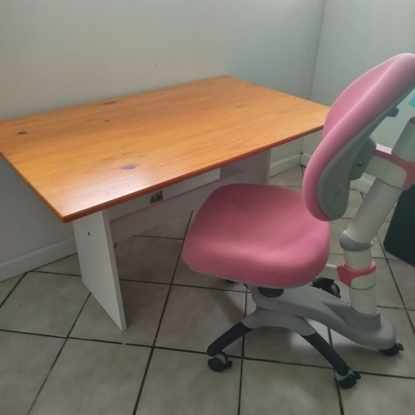Desk and chear - photo 2