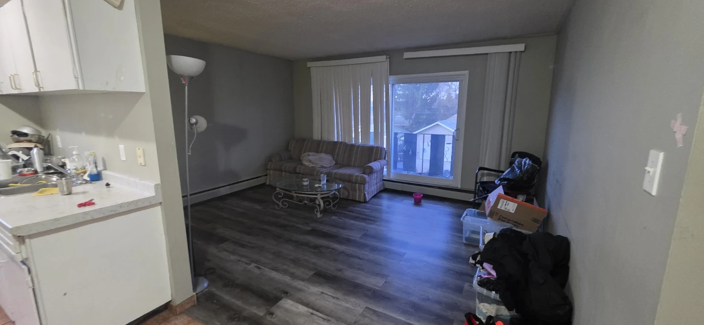 Apartment for 1250 on Whyte Avenue - photo 3