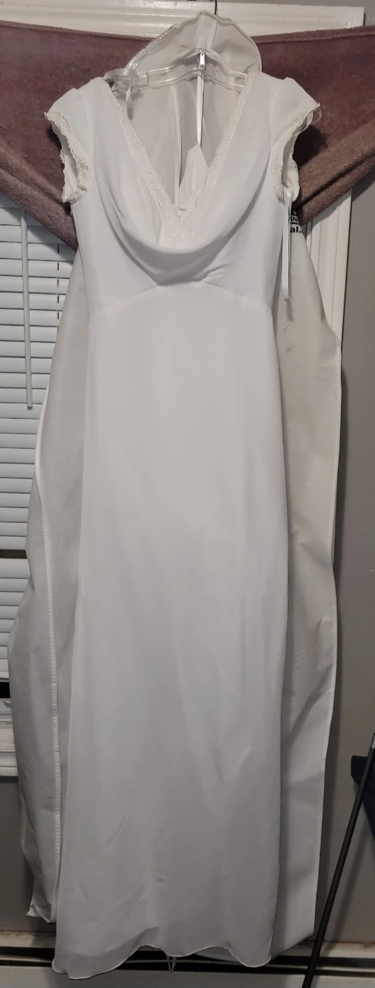 White Lace Trim Wedding Dress - photo 3