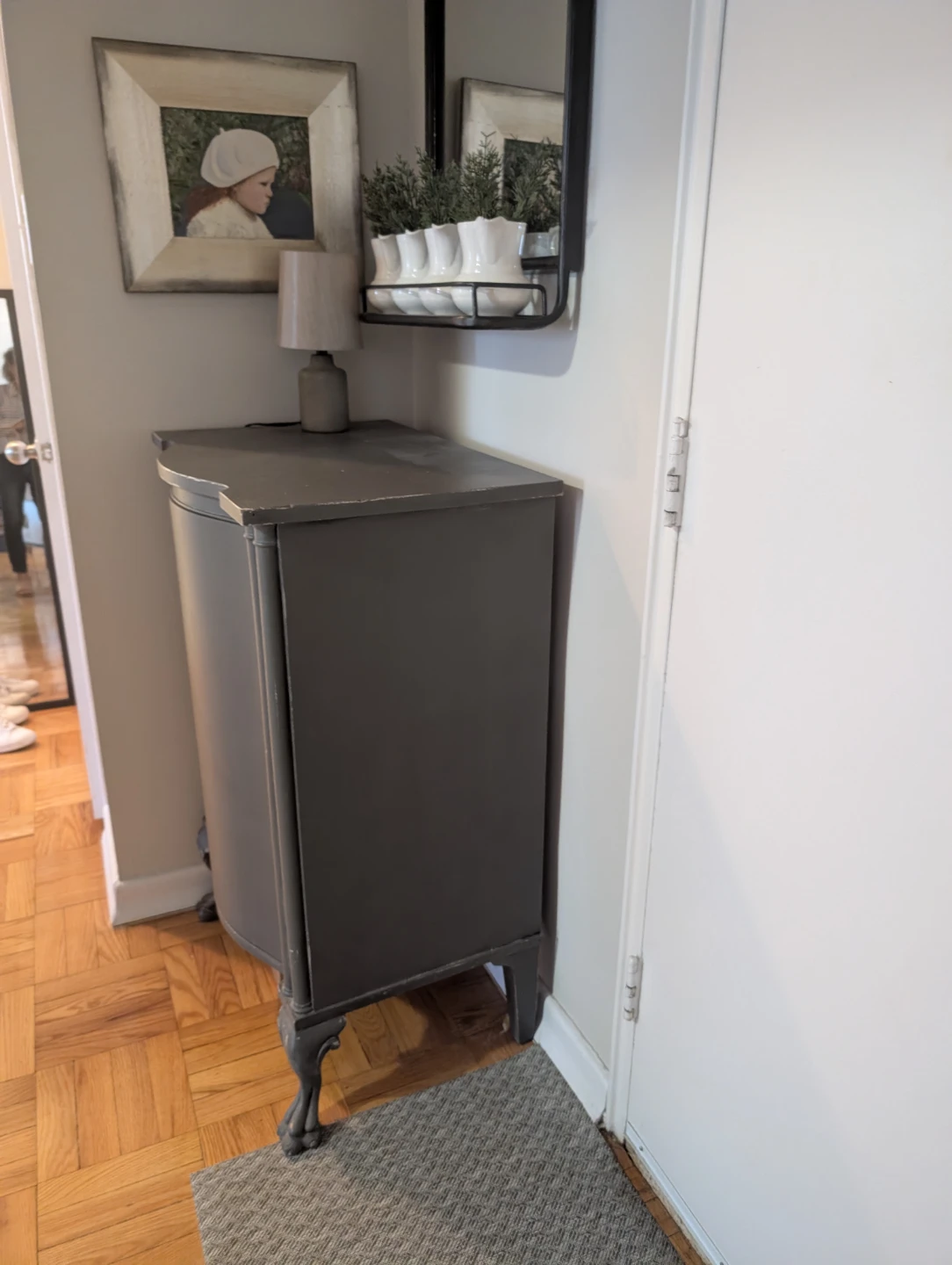 Grey Cabinet with Carved Legs vintage - photo 2