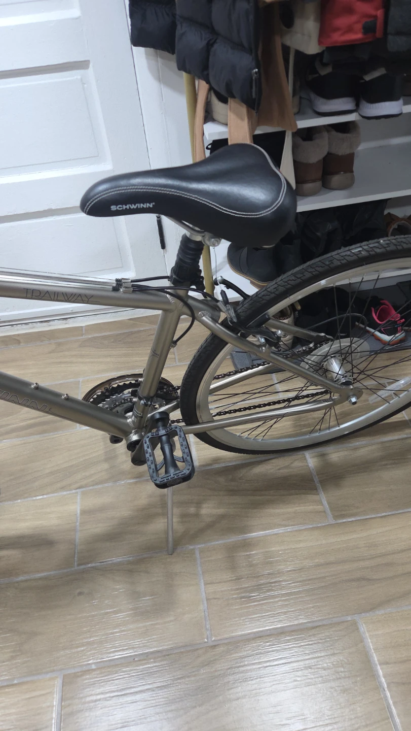 Schwinn "Dailyway" Hybrid Bike - photo 4